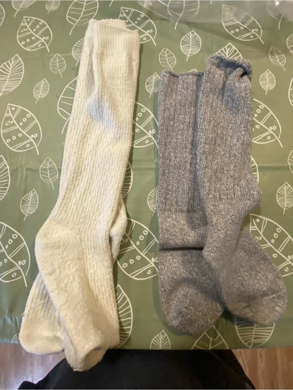 ⭐️ 10/$10 MuK Luk cream boot sooks and grey Arie scrunch socks